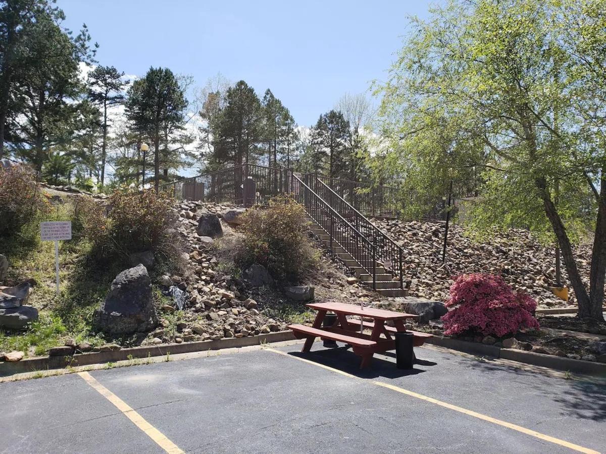 Hot Springs Village Inn Luaran gambar